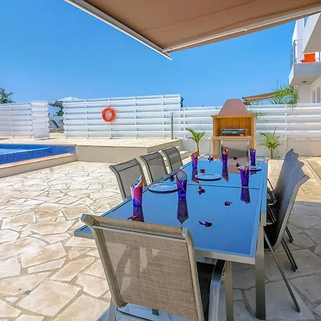 Combination Oniros By Prestige Bookings *